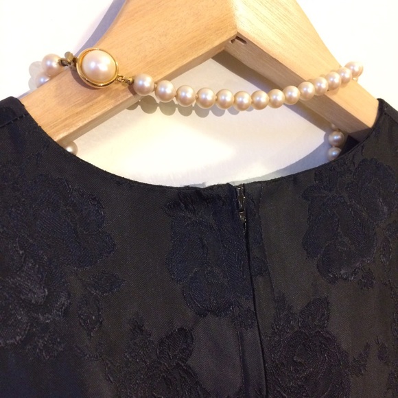 🎉SALE🎉VINTAGE Black Damask Cocktail Dress - Picture 3 of 4