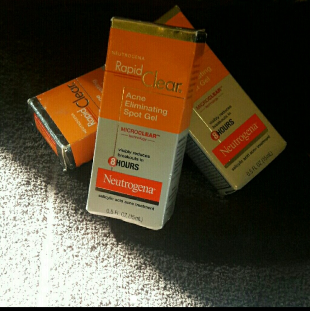 3 Neutrogena Rapid Clear