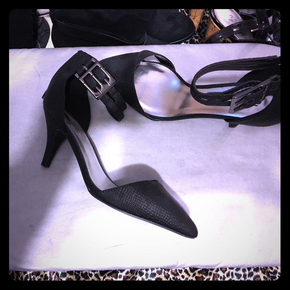 Black ankle strap heels!