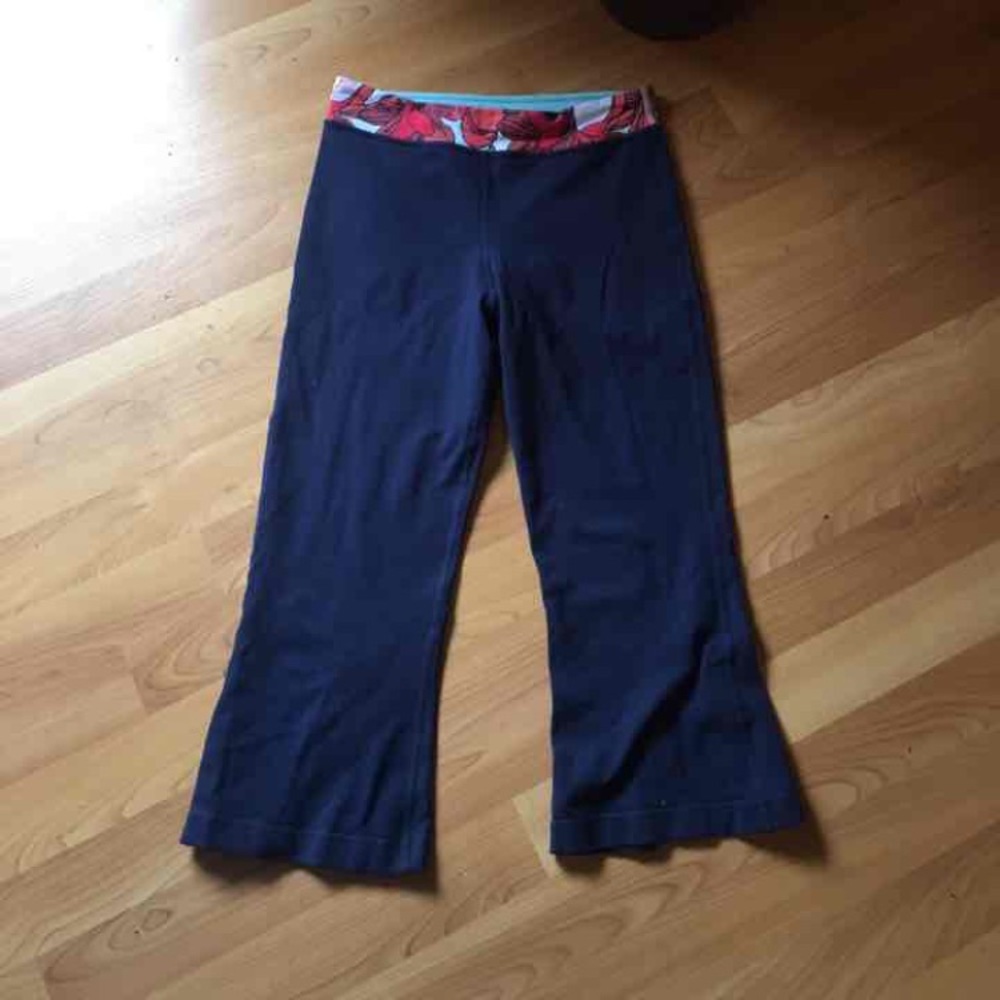 Lulu lemon navy blue capris