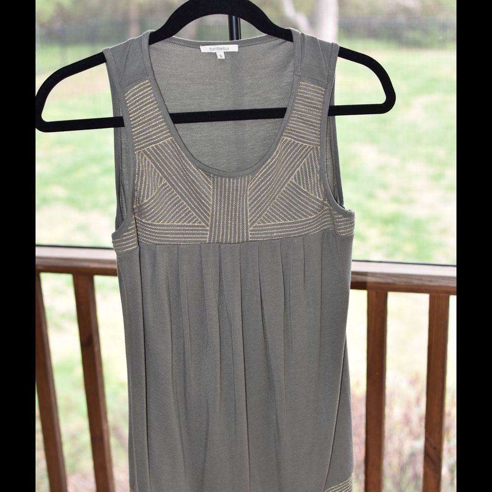 Army green and gold tank