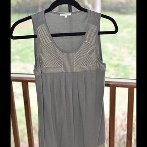 Army green and gold tank