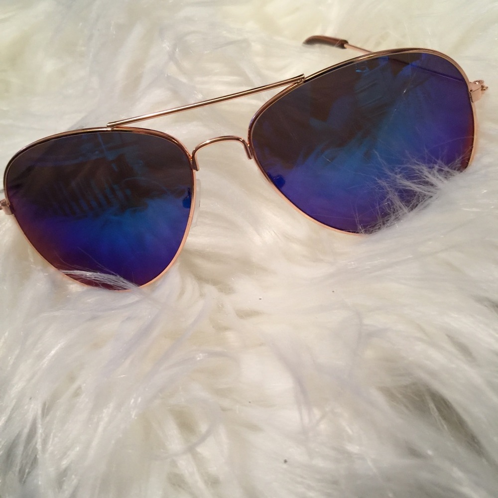 ❗️Sale ❗️Blue Mirrored Sunnies - Picture 5 of 6