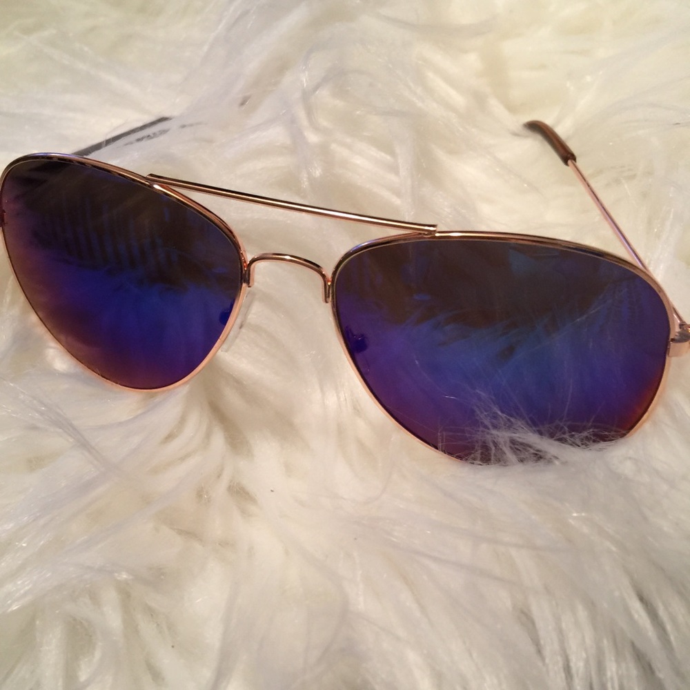 ❗️Sale ❗️Blue Mirrored Sunnies - Picture 6 of 6