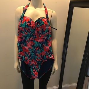 Catalina Swinsuit Size XL (16-18) New with tag!