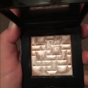 Limited edition Bobbi Brown pink glow highlighter
