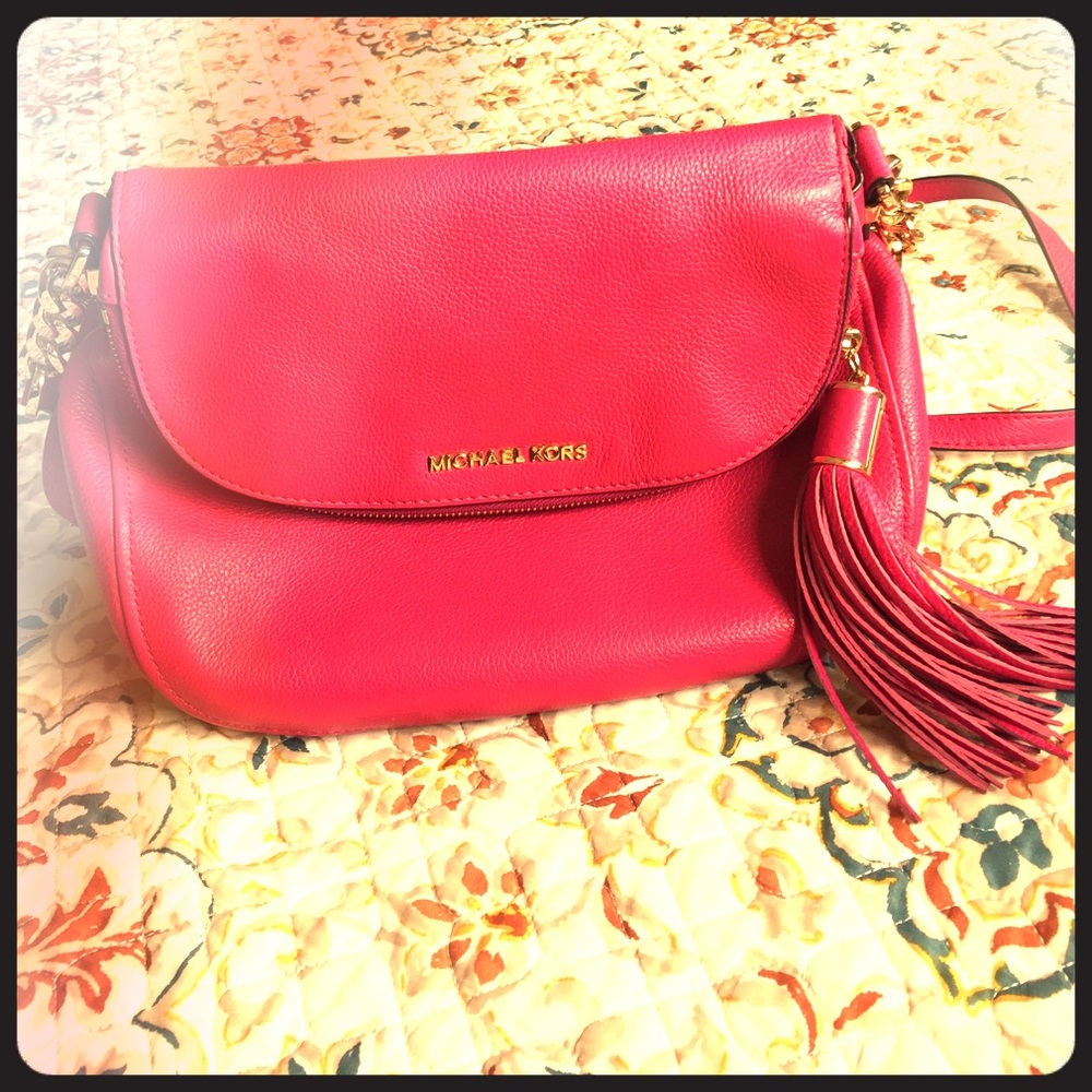 Michael Kors fuschia "Bedford" shoulder bag.