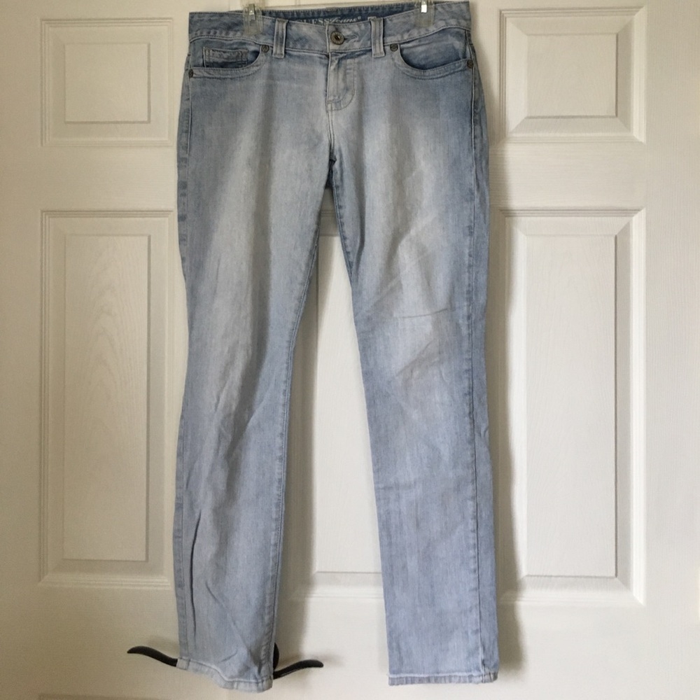 GUESS light wash jeans