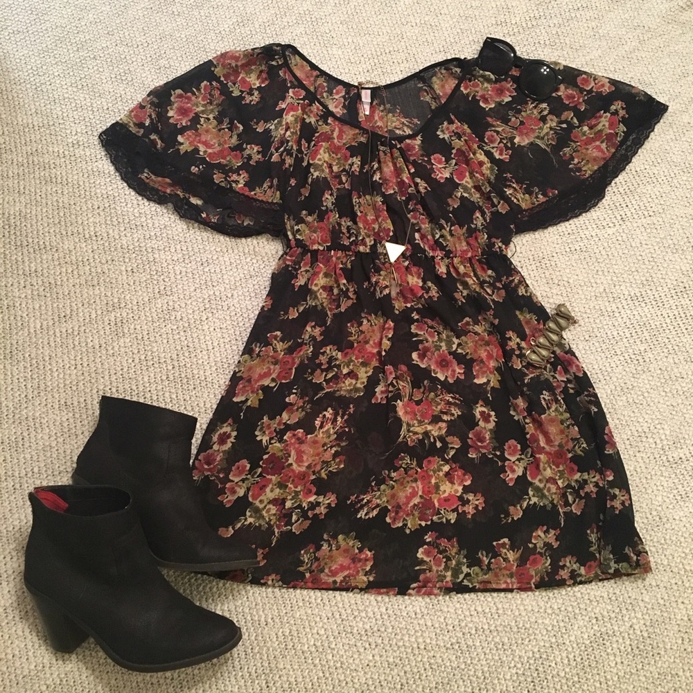 Lovely floral tunic!