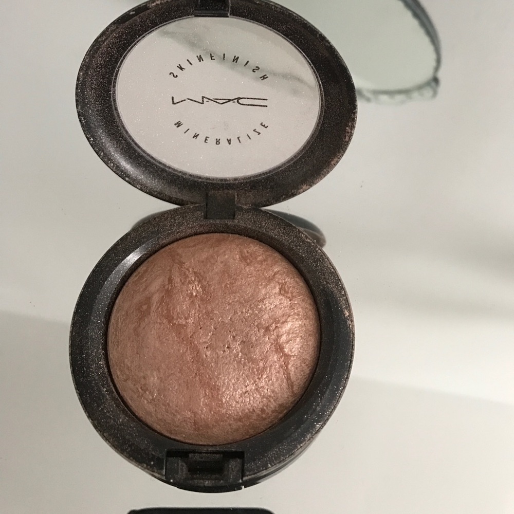 Mac highlighter powder