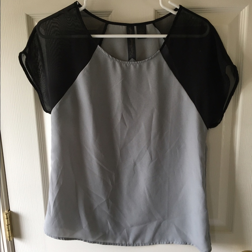 Short sleeved gray and black blouse