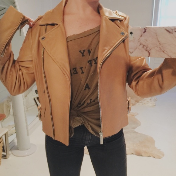 🚫SOLD 🚫LEATHER MOTO JACKET - Picture 3 of 4