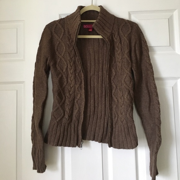Sweaters - Brown zip up sweater