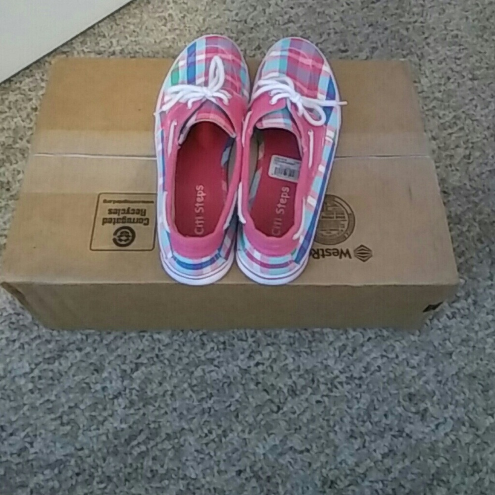 Shoes - Picture 2 of 3