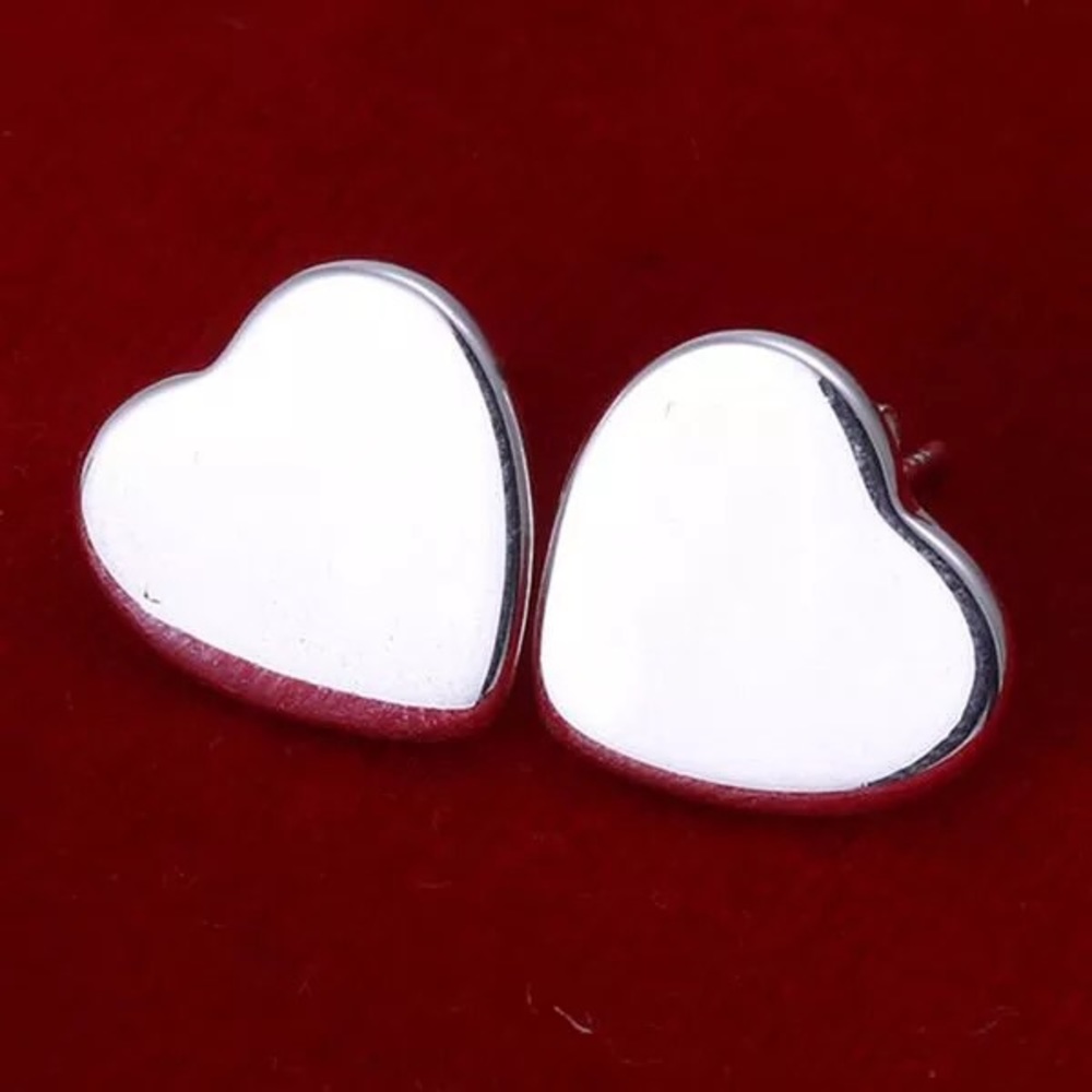 ☀️ Adorable Silver Heart Stud Earrings ❤️❤️❤️