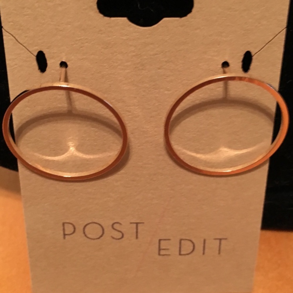 💗SALE💗Trendy Earrings w pass through post ‼️