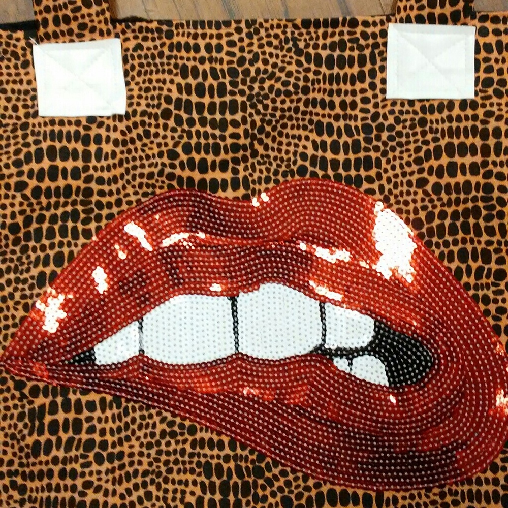 Leopard print tote bag with red sequin lips - Picture 2 of 4