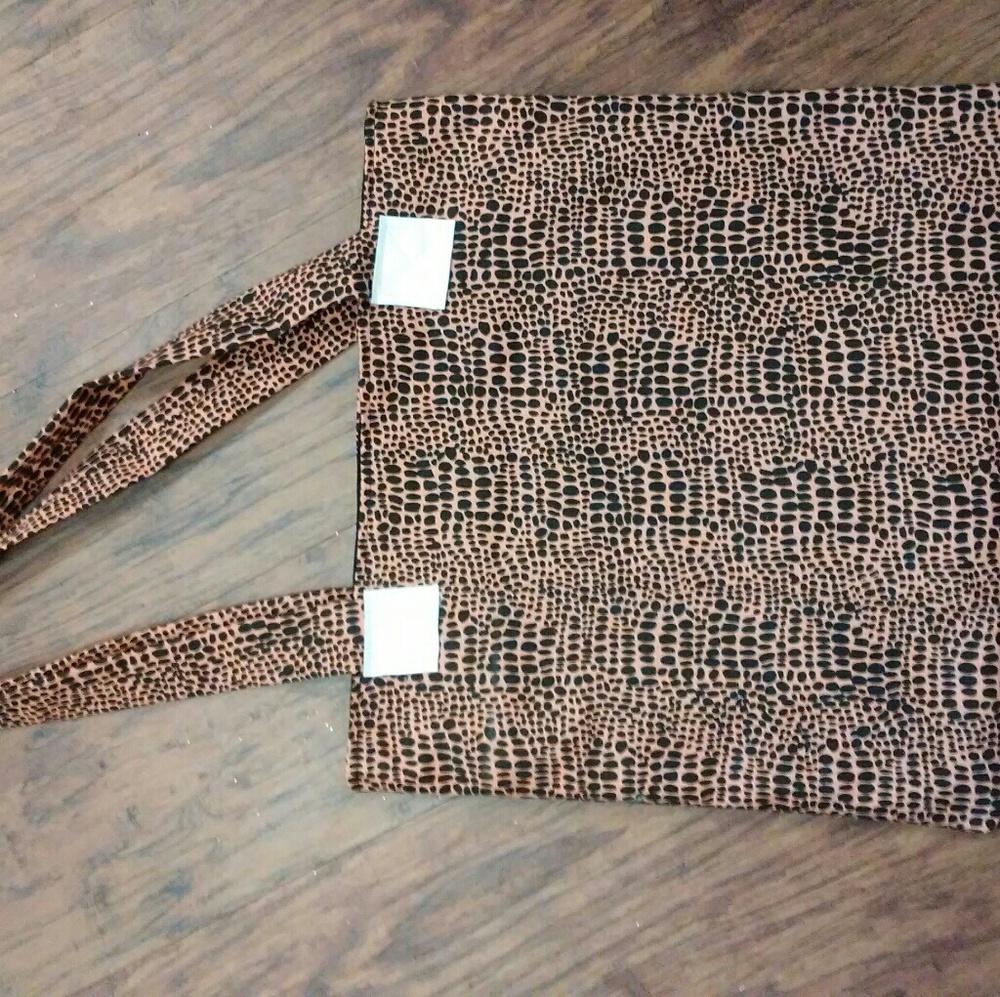 Leopard print tote bag with red sequin lips - Picture 3 of 4