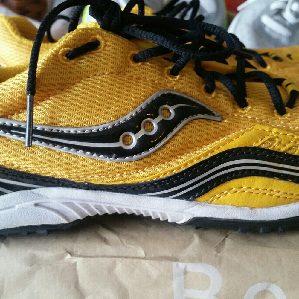 Track shoes