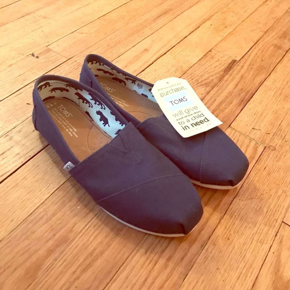 NWT navy blue TOMS