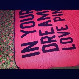 PINK REVERSIBLE COMFORTER