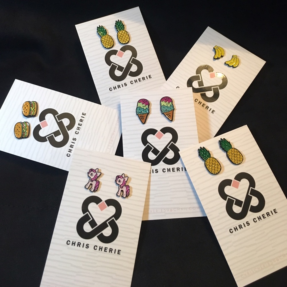 💜NEW💜 Fun cute charming earrings 😘