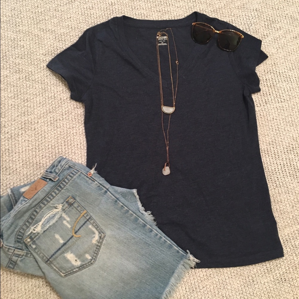 Deep blue v-neck tshirt