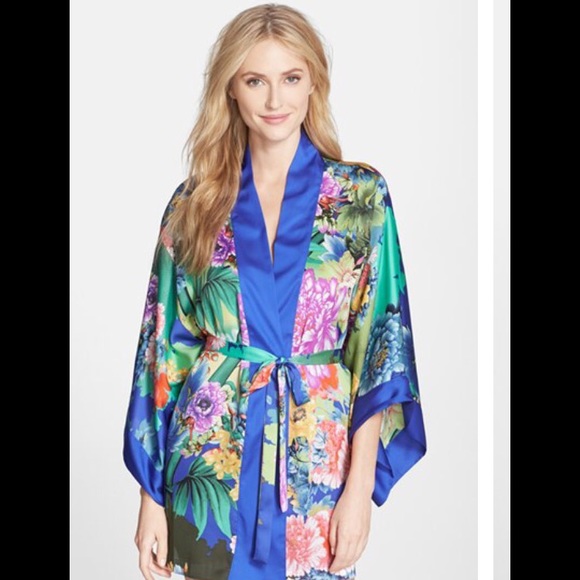 Natori Tahiti Crisp Satin Robe(Nordstorm Boutique) - Picture 2 of 6