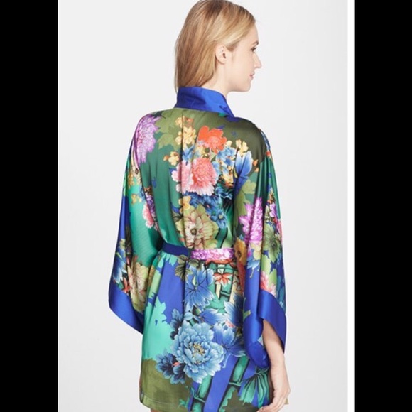 Natori Tahiti Crisp Satin Robe(Nordstorm Boutique) - Picture 3 of 6