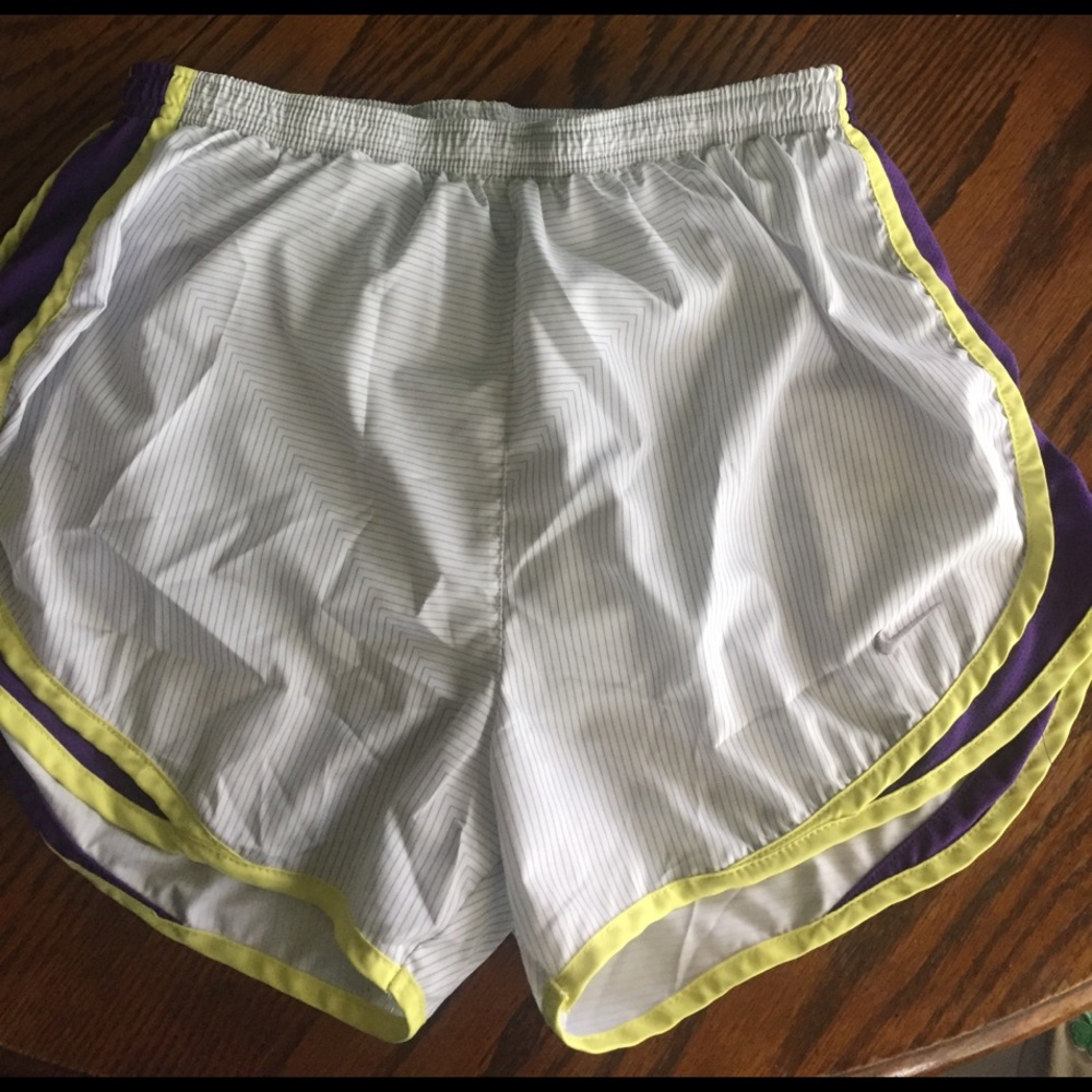 Nike shorts size medium