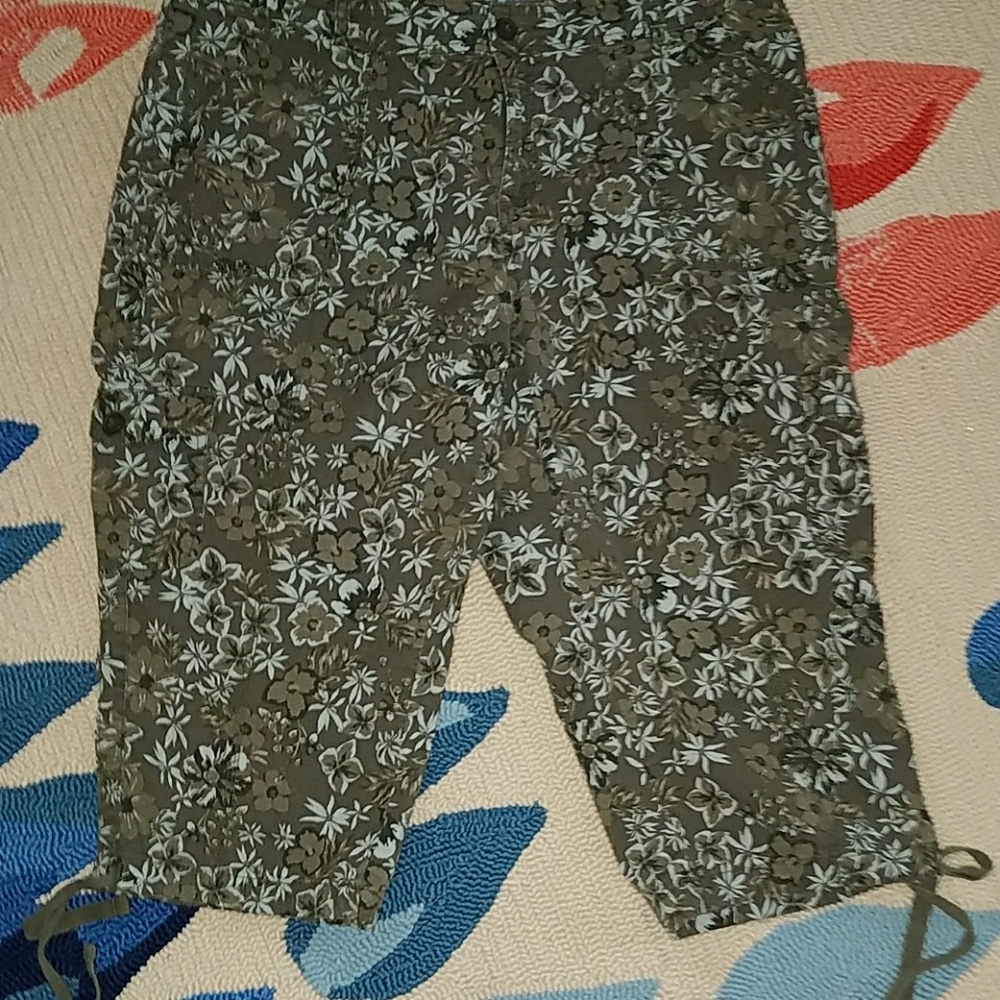 Women's Mid-calf Capris