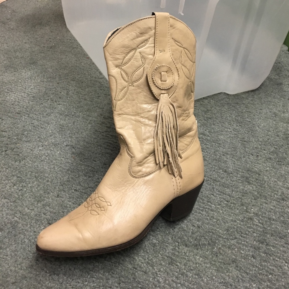 Cream Laredo cowboy boots with tassel