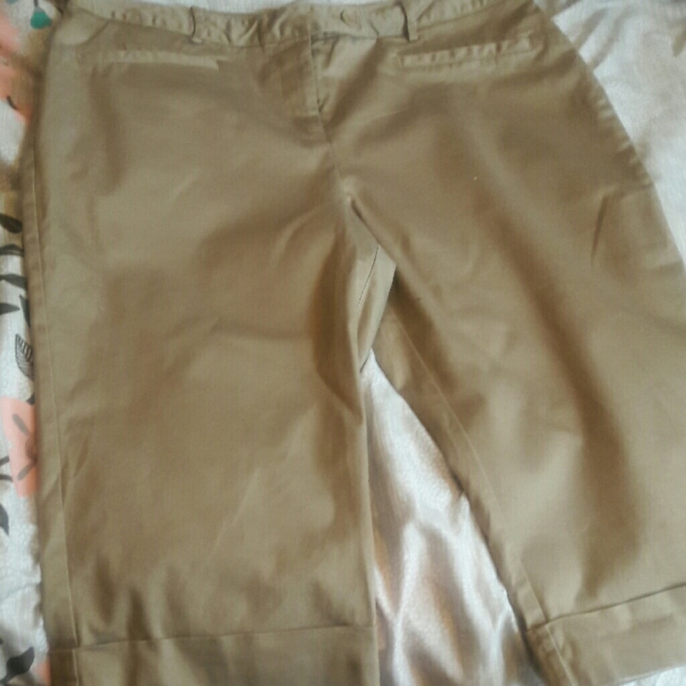 Worthington khaki capris pants size 14P