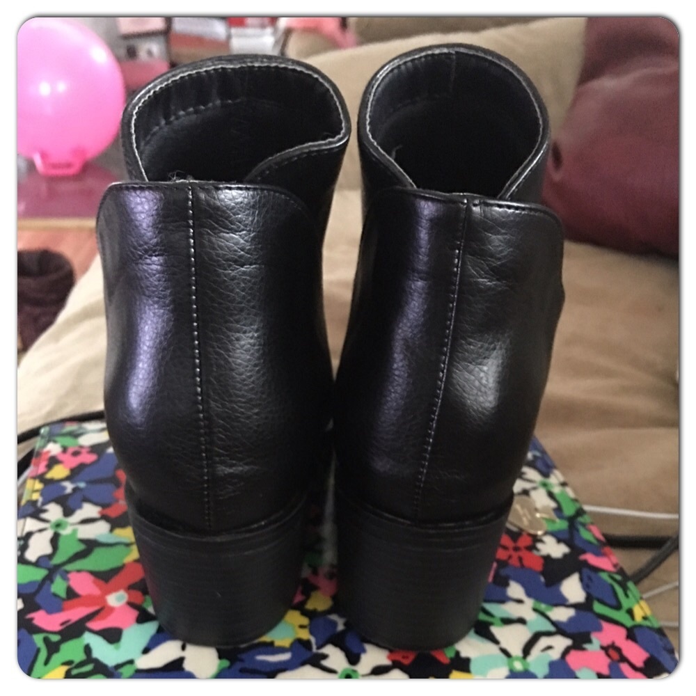 Apt 9 Black Block Heel Ankle Booties Size 8 - Picture 2 of 4