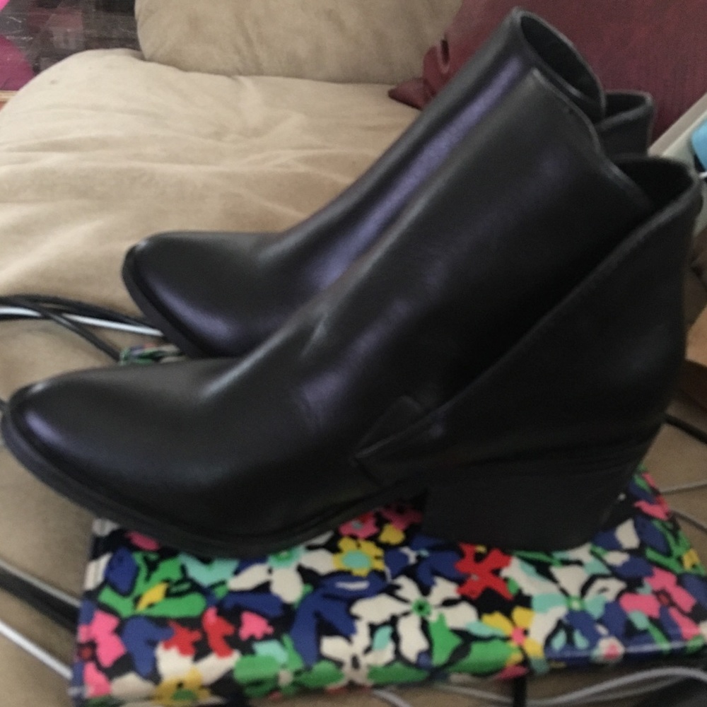 Apt 9 Black Block Heel Ankle Booties Size 8 - Picture 3 of 4