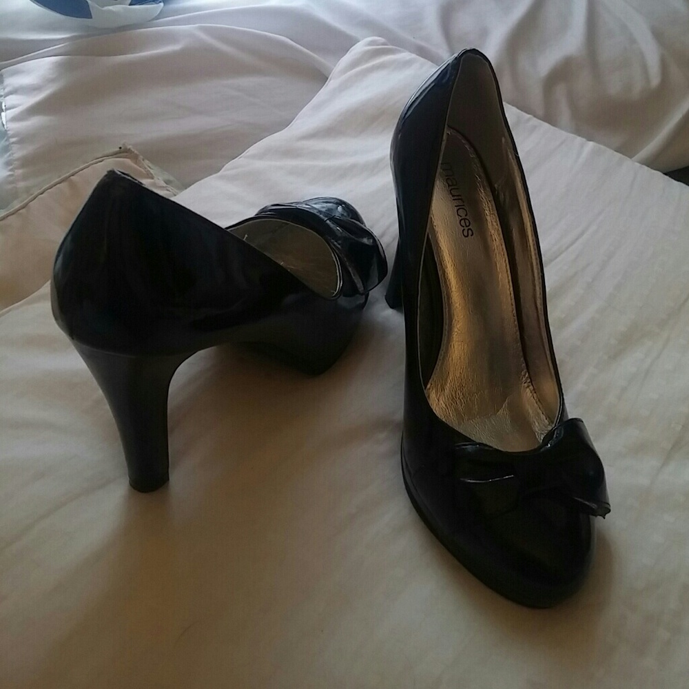 Black heels with bows