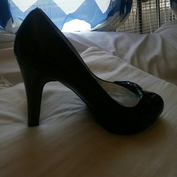 Black heels with bows - Picture 4 of 4