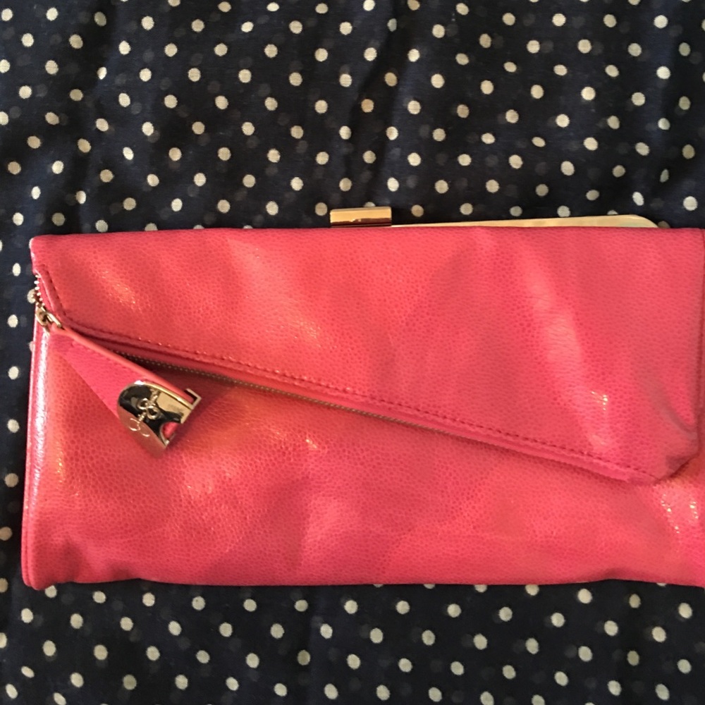 Jessica Simpson clutch