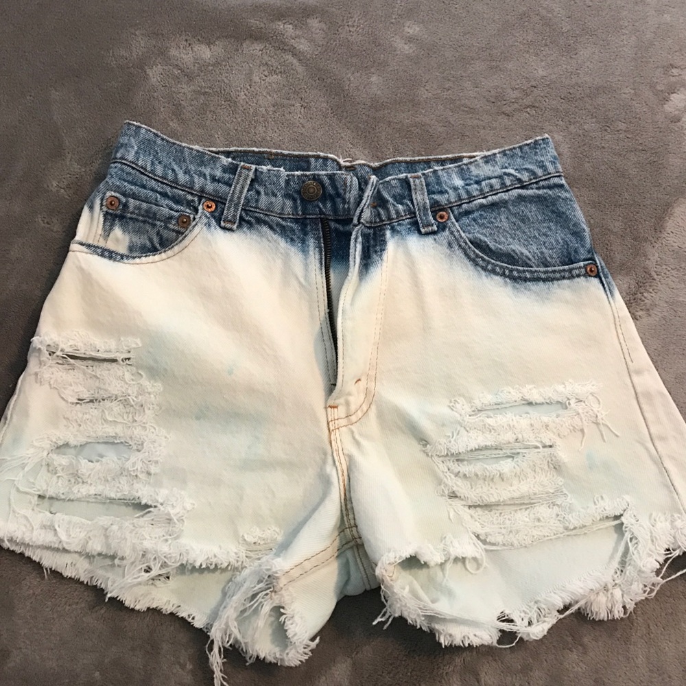 Classic Cut off Acid Wash High Waisted Levi's