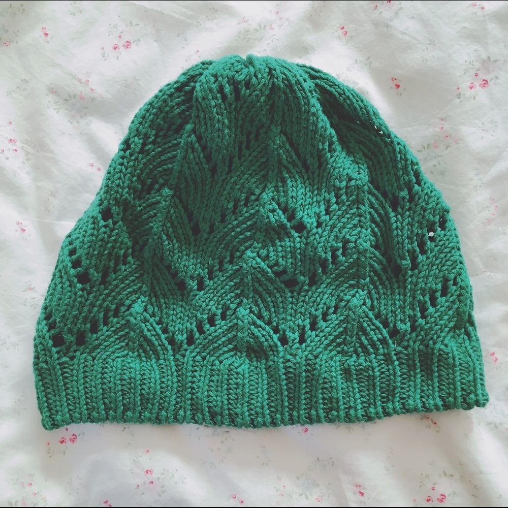 Urban Outfitters 🌼 Green Knitted Beanie