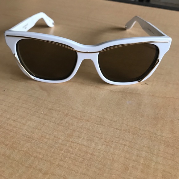 White with gold trim Givenchy eyewear - Picture 3 of 3