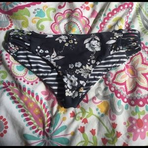 Billabong cheeky bottoms