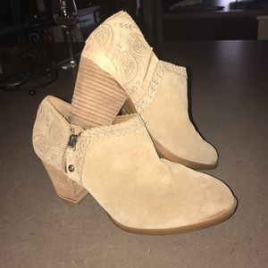 SUEDE BOOTIES