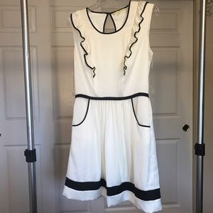 Pocket and pleated dress