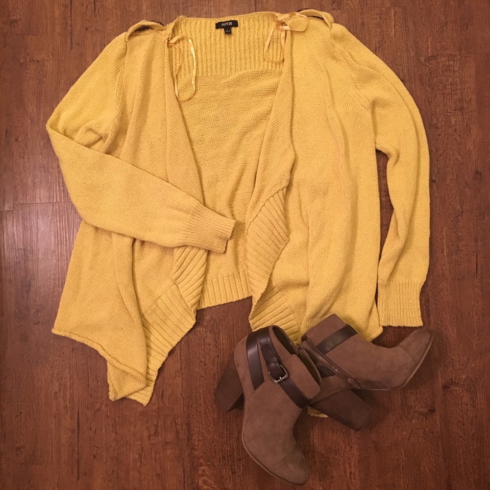 Yellow high-low knit sweater
