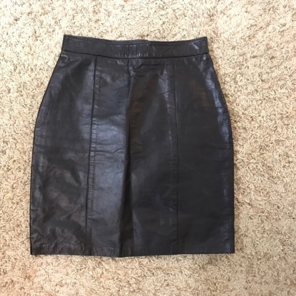 Vintage (faux) leather mini skirt