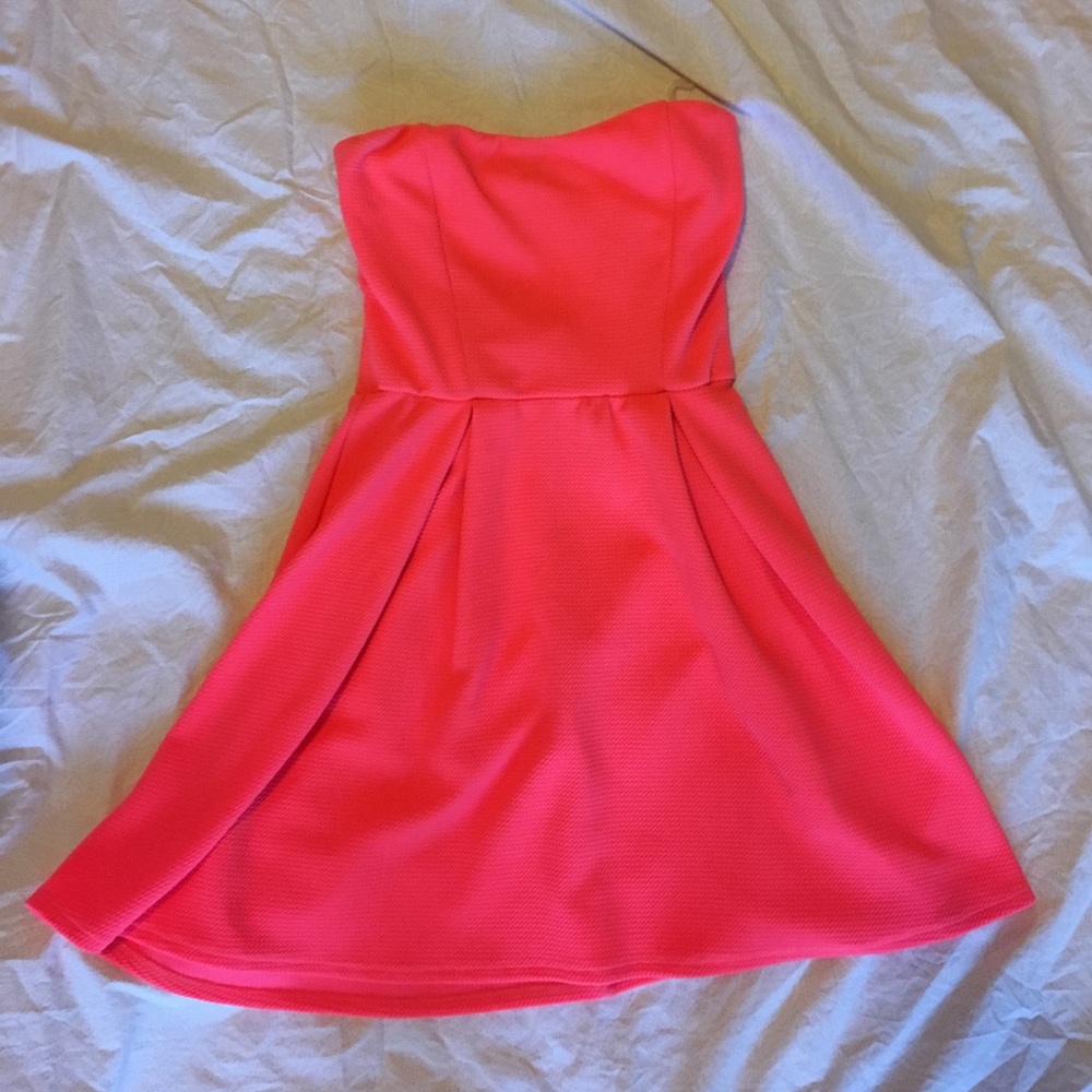 Strapless dress