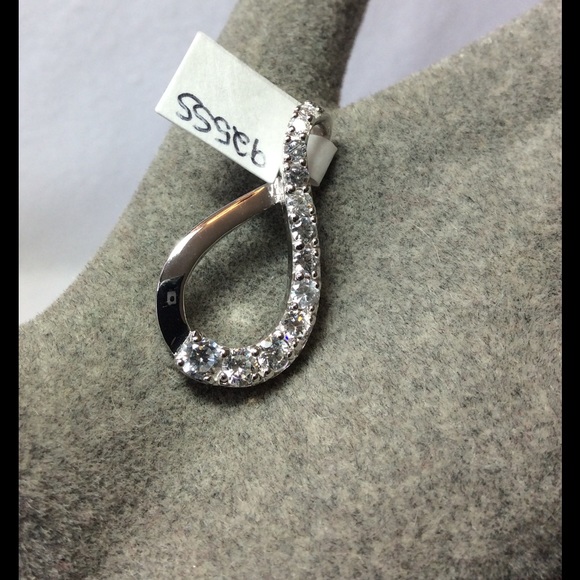 Jewelry - FINAL SALE PRICE Open Swirl Silver Sparkle Pendant