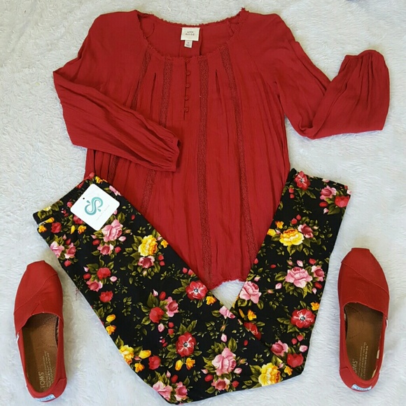 NWT!! Super Soft brushed flower print leggings - Picture 2 of 6