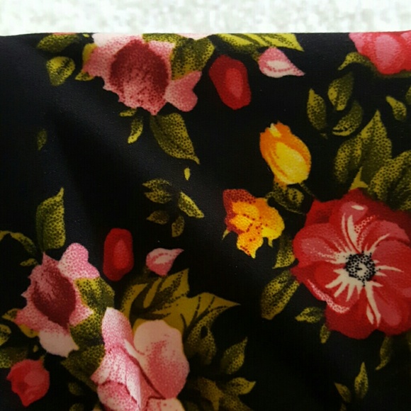 NWT!! Super Soft brushed flower print leggings - Picture 6 of 6